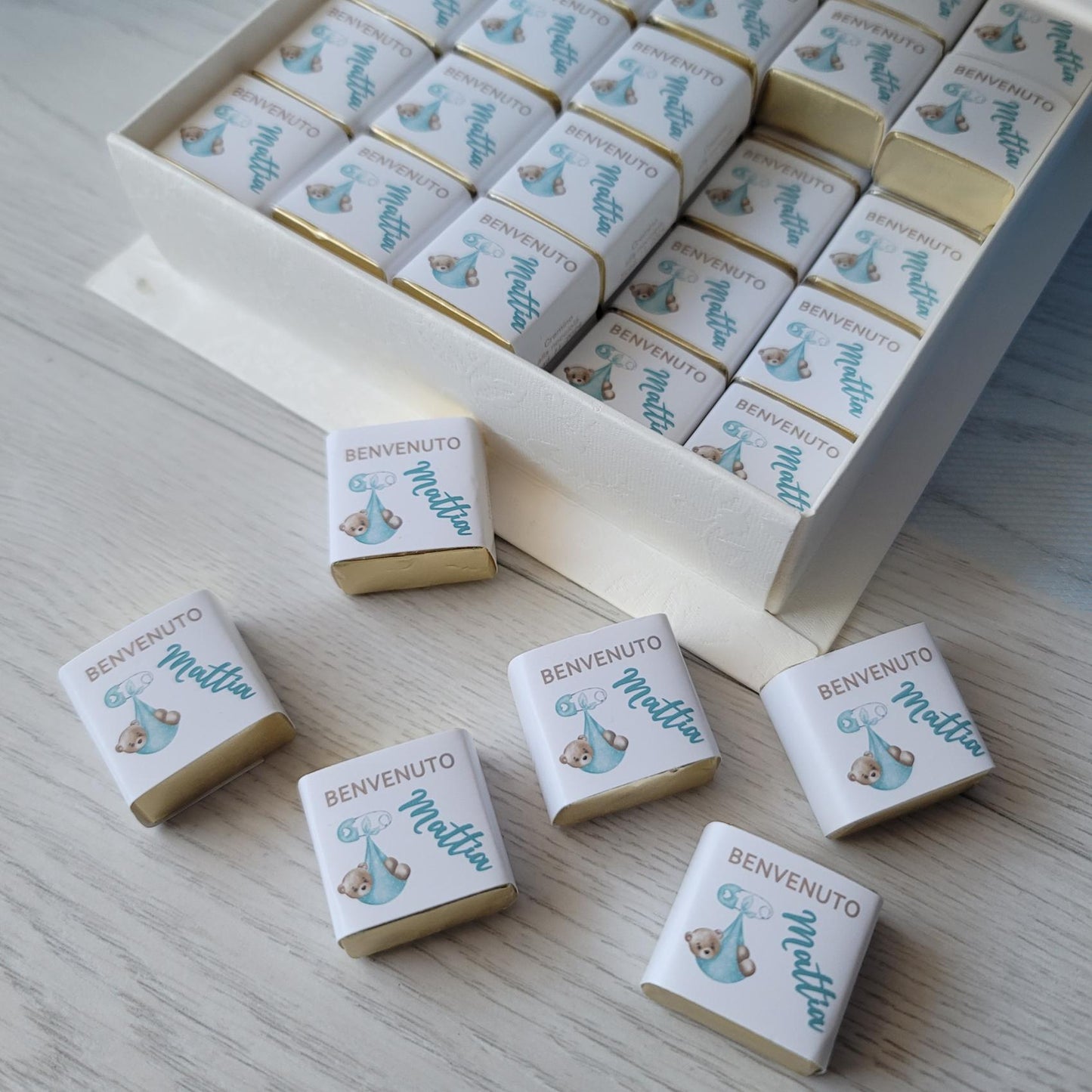Box con 50 cioccolatini cremini personalizzati Nascita