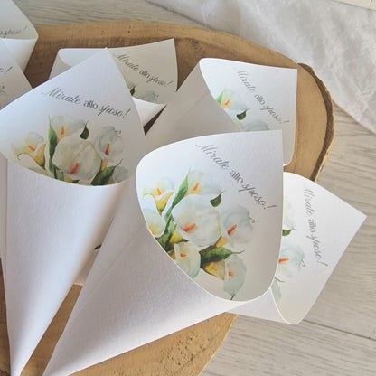 cartoncino martellato bianco con stampa a colori effetto acquerello grafica calla bianca e scritta personalizzata Mirate allo sposo