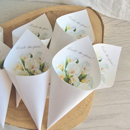 Coni portariso portaconfetti in cartoncino martellato bianco con stampa a colori effetto acquerello grafica calla bianca e scritta personalizzata Mirate allo sposo