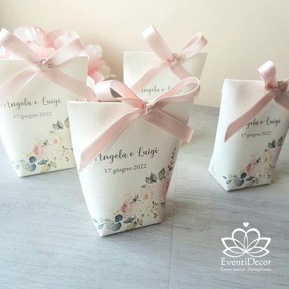 Scatolina portaconfetti con rose cipria e foglie eucalyptus - EventiDecor